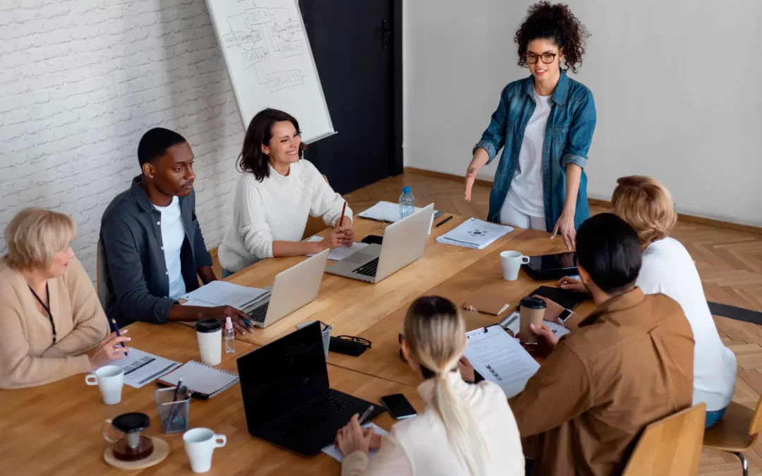 Formatrice animant une session du médico-social à Nantes